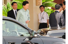 Mayor Susumu Inamine of Nago, where Camp Schwab is located, talks to reporters after a meeting with Prime Minister Yukio Hatoyama at the Busena Resort Conference Center in Nago on Sunday.