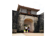 Kankaimon Gate, the front gate of the Shurijo Castle, was burned down during the Battle of Okinawa in 1945, but was restored in 1974.