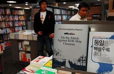 A copy of the South Korean-led joint investigation report, 'On the Attack Against ROK Ship Cheonan,' is on display at a Bandi and Luni's bookstore in Seoul.