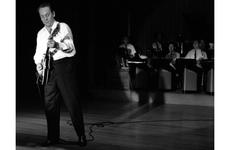 Les Paul onstage at Grant Heights in 1965.