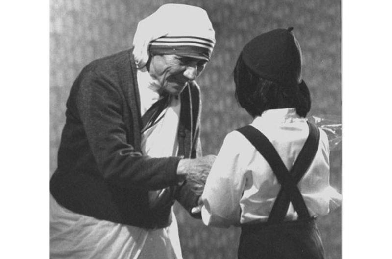 Mother Teresa accepts a gift from a child during her visit to Tokyo in April, 1981.