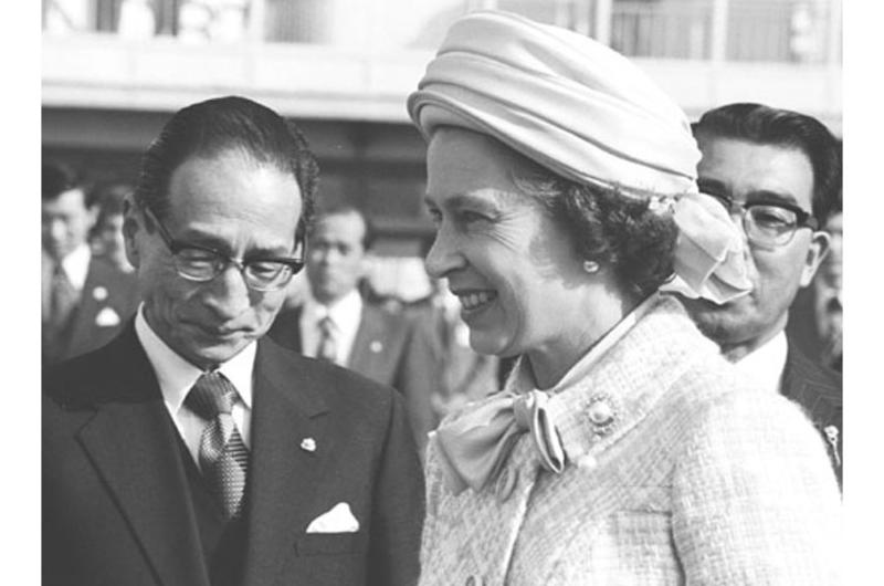 Queen Elizabeth walks to the plane at the conclusion of her visit to Japan.
