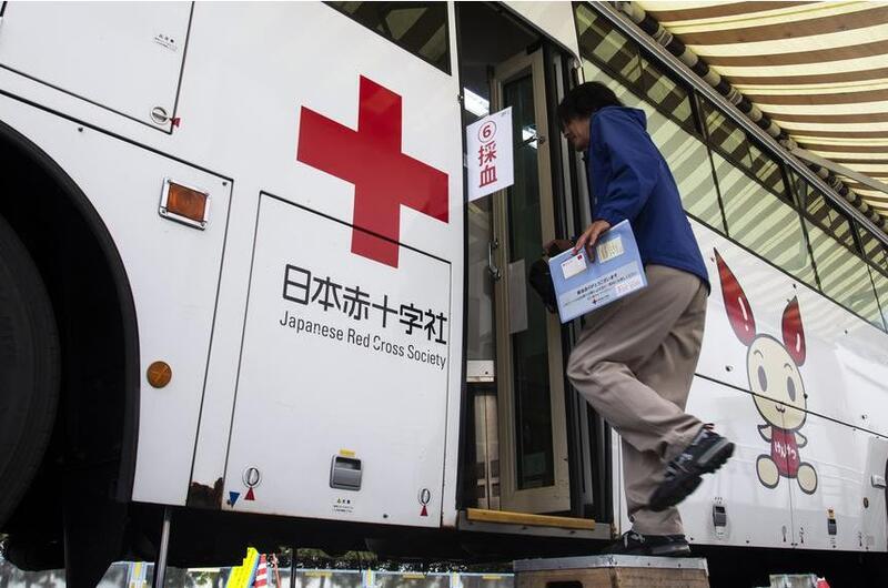 Base worker Hiroyuki Shigeyama boards a bus to donate blood to the Japanese Red Cross at Marine Corps Air Station Iwakuni.