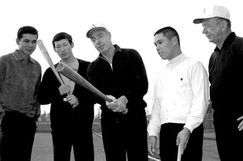 Joe DiMaggio, second from left, gives batting tips to (left to right) Marcelino Agcaoili, Isao Itoh and Shozo Shigematsu of the Taiyo Whales. At right is Oakland A's pitching coach Bill Posedel.