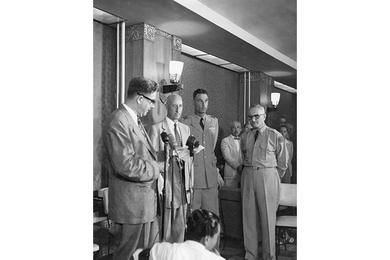 Dignitaries Open Tokyo USO