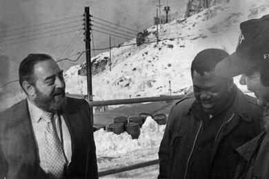 Actor Sebastian Cabot talks to Air Force 2nd Lt. Fred L. Brumbelow, Det. 9, 3014th Air Div. (right) and Spec. 6 Otha Cherry of STRATCOM during the actor’s 15-day tour in South Korea.
